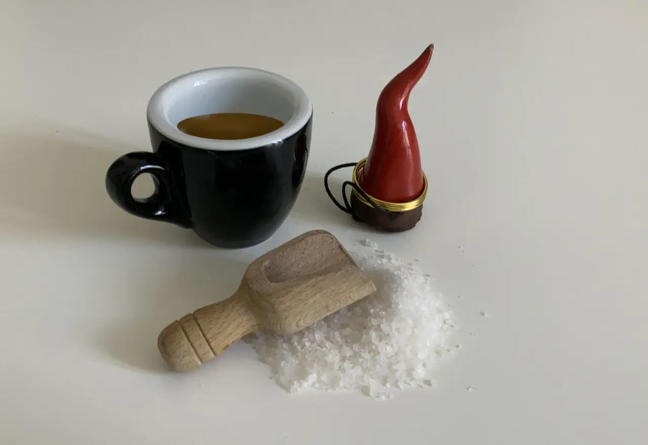 Il potente rituale del sale per eliminare subito la negatività da casa tua