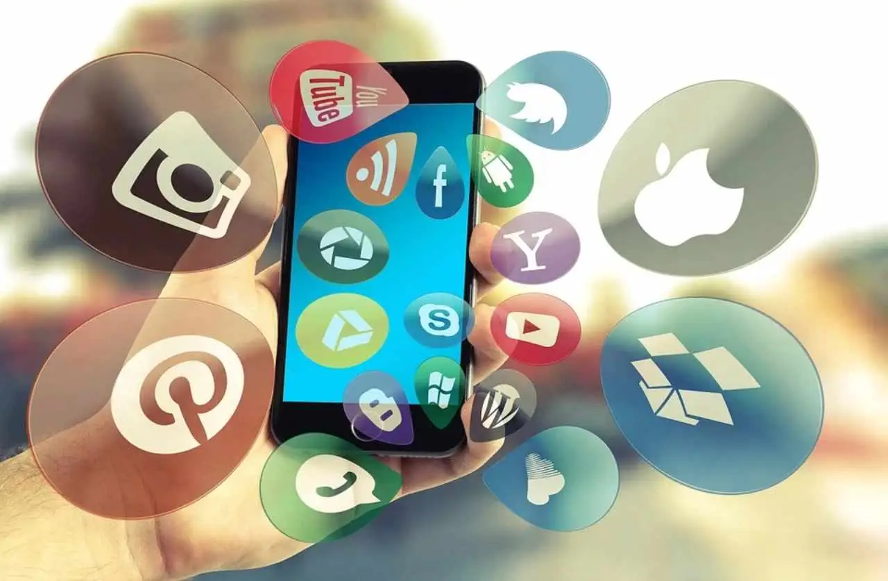 Attenzione a queste app che promettono soldi per guardare video: ecco la verità