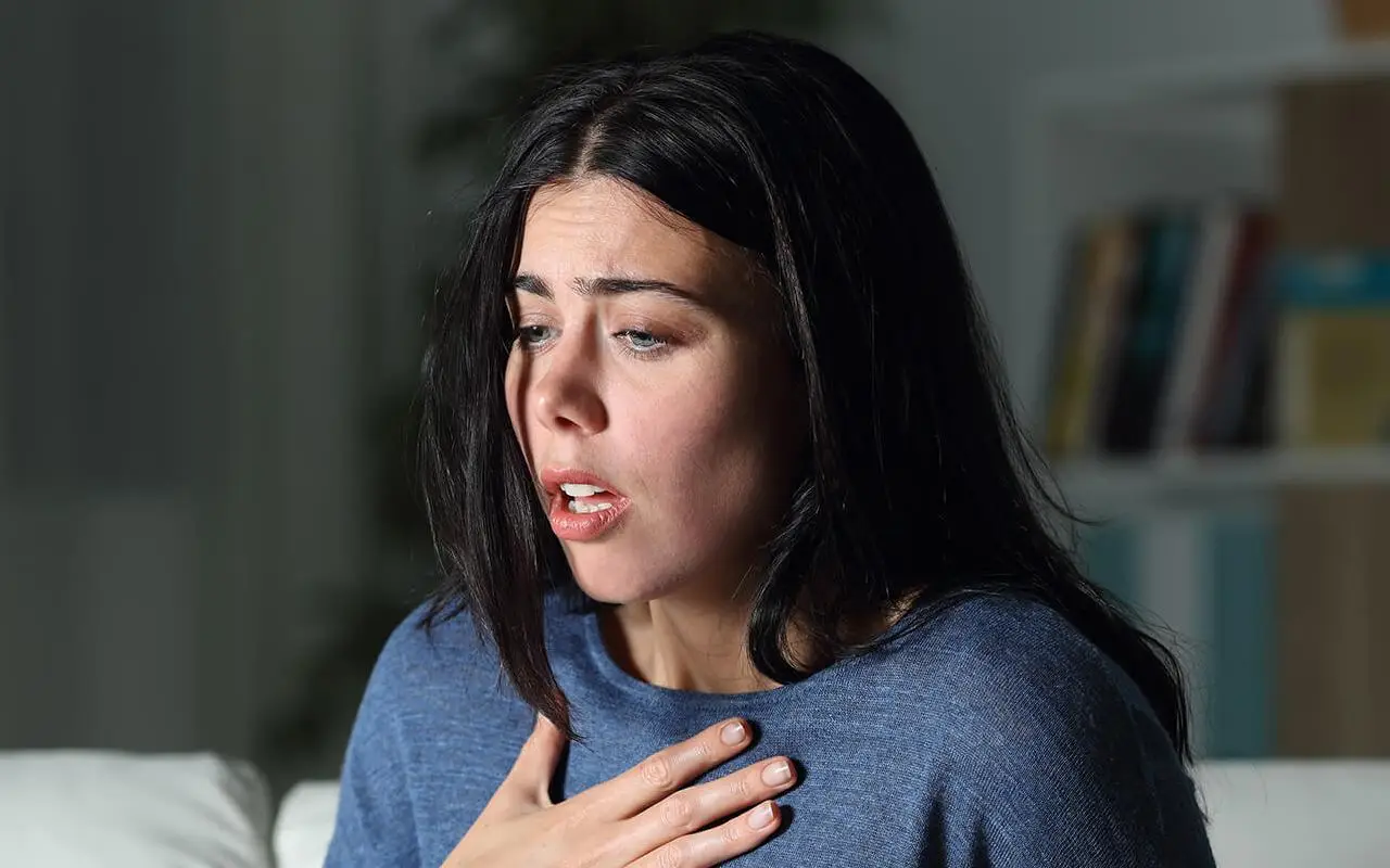 Senti improvvisamente mancanza d’aria? Non ignorare questo sintomo urgente